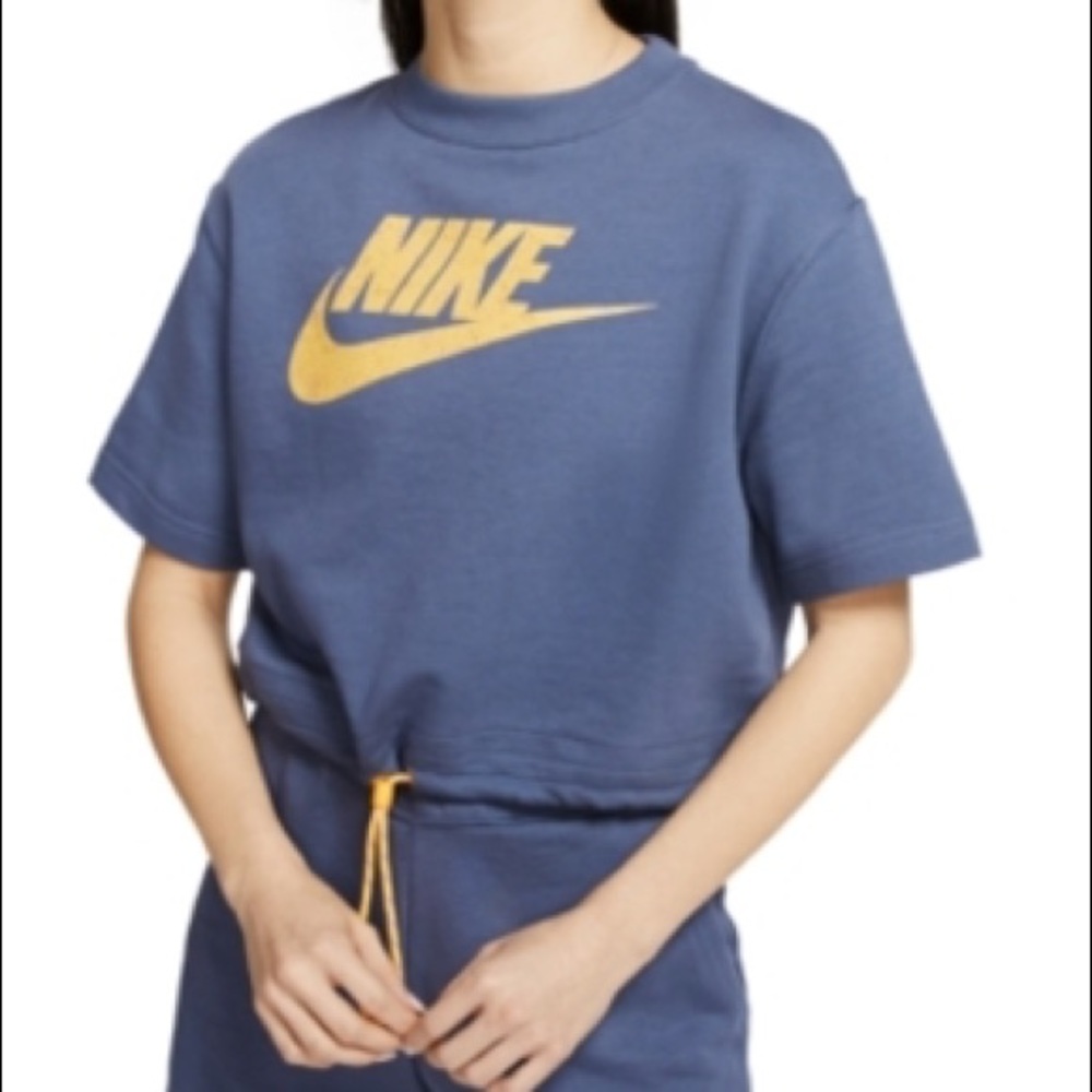 Nike Women's Sportswear Icon Clash Cropped Top